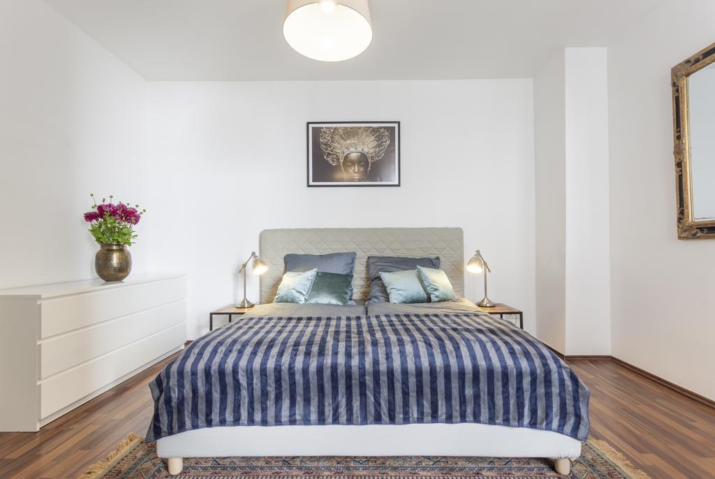The Rheinsberger - Cosy 2Br One Living Room Up To 6 Berlino Esterno foto