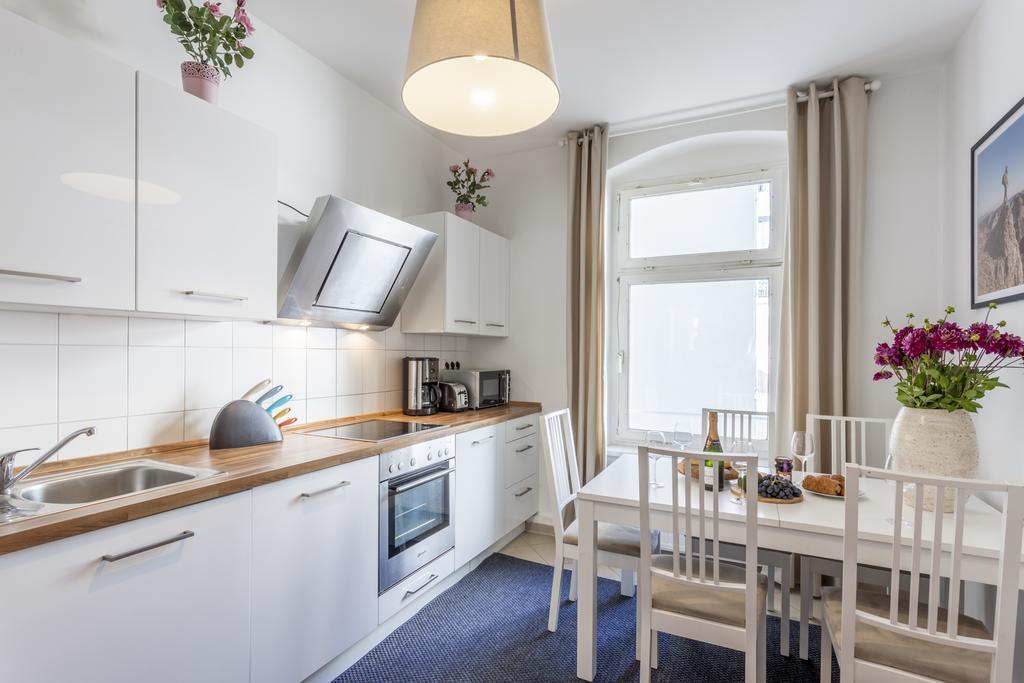 The Rheinsberger - Cosy 2Br One Living Room Up To 6 Berlino Esterno foto